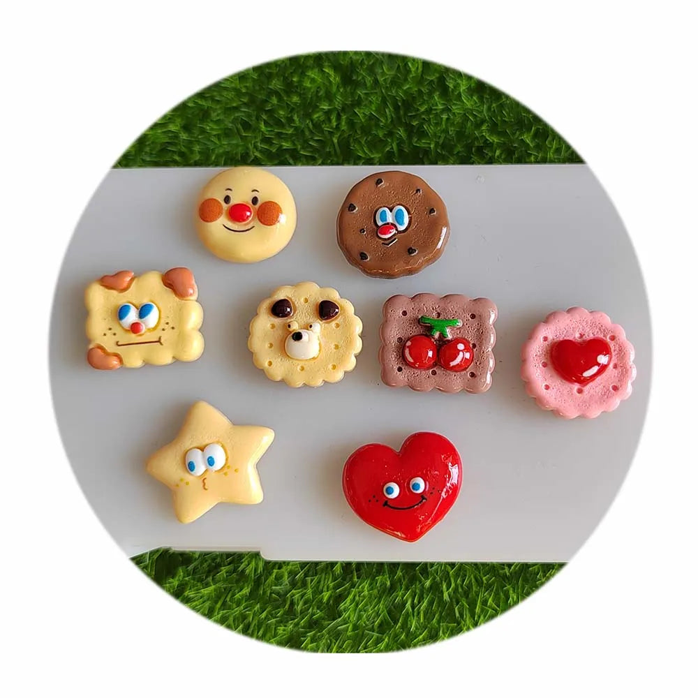 100Pcs/Lot Mixed Assorted Cartoon Cookies Biscuit Resin Flatback Charms DIY Crafts Scrapbooking Phone Case & Hair Embellishments