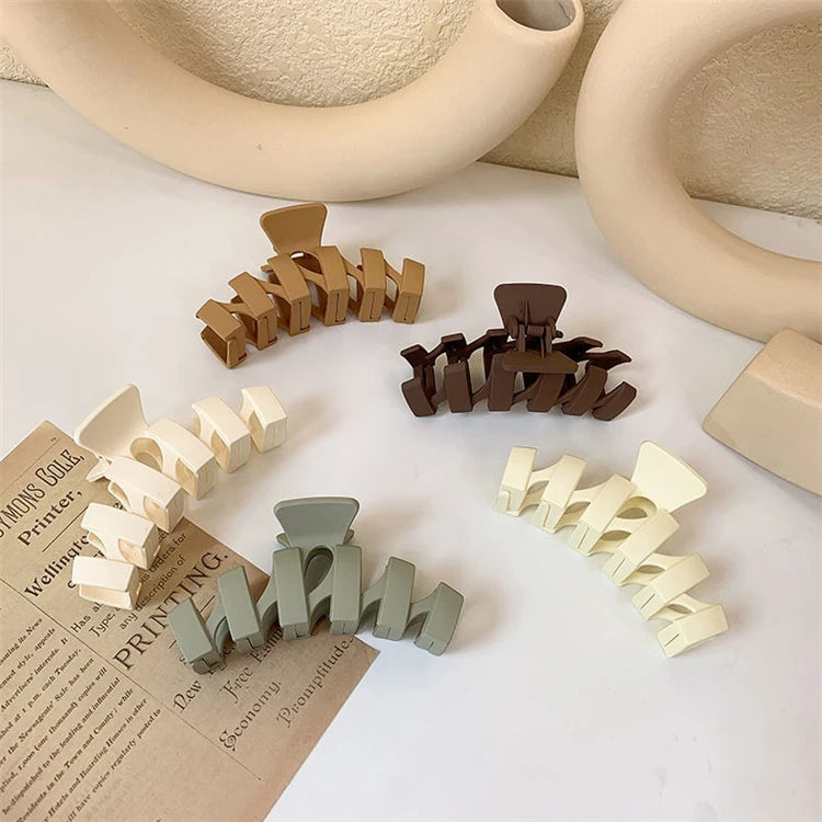 10cm Wholesale New Matte Solid Color Wavy Hair Grips Clip Plastic Heat Resistant Hair Claw for Women Girls